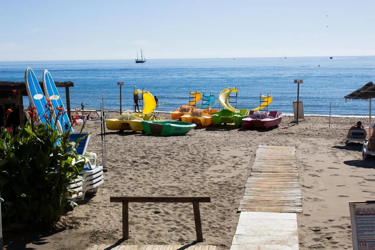 Benalgolf: Seaside Apartment with Private BBQ Backyard Benalmadena